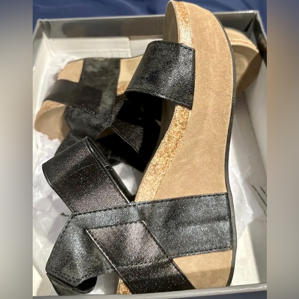 PIERRE DUMAS HESTER 1 BLACK STRAPPY WEDGE SANDALS VERY GOOD Condition SIZE 8